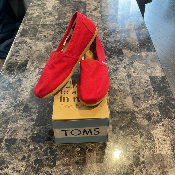 TOMS CLASSIC Red Canvas Shoes - Picture 2 of 3